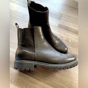 Crown Vintage Black Chelsea Booties 7.5
